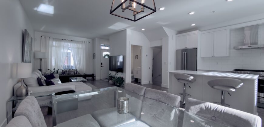 LANGLEY – 3 BEDROOM 2.5 BATHROOM + DEN TOWNHOUSE