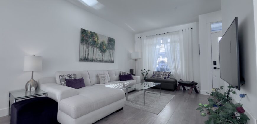 LANGLEY – 3 BEDROOM 2.5 BATHROOM + DEN TOWNHOUSE