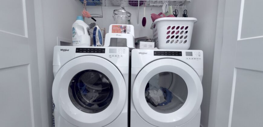 LANGLEY – 3 BEDROOM 2.5 BATHROOM + DEN TOWNHOUSE