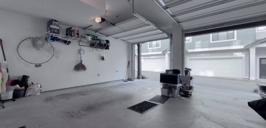 LANGLEY – 3 BEDROOM 2.5 BATHROOM + DEN TOWNHOUSE