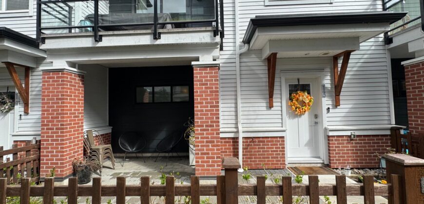 MURRAYVILLE – 2 BED DEN 2.5 BATH FRASER