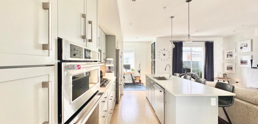 MURRAYVILLE – 2 BED DEN 2.5 BATH FRASER