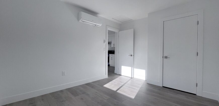 WHITE ROCK – 1 BED 1 BATH COACH HOME