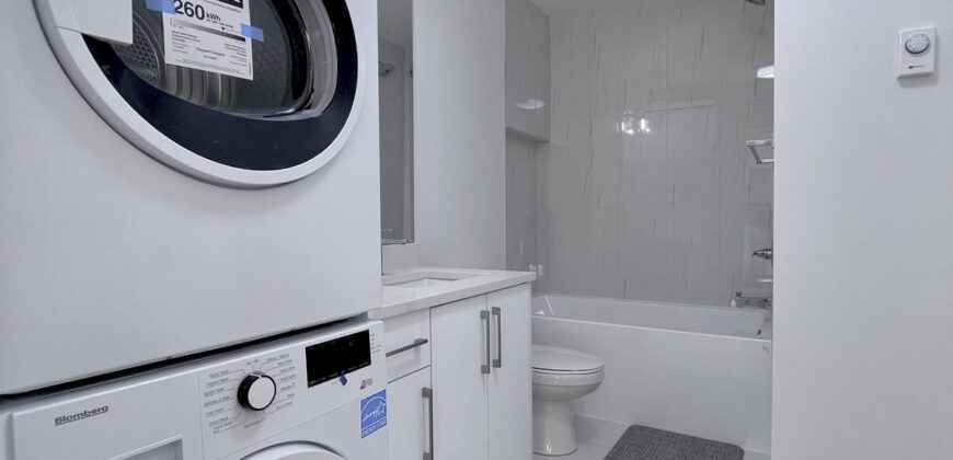 WHITE ROCK – 1 BED 1 BATH COACH HOME