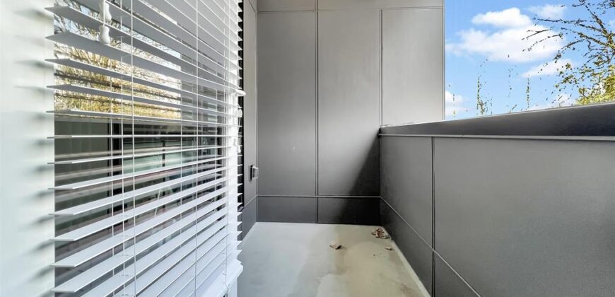 LANGLEY – 2 BEDROOM, 2 BATHROOM + DEN CONDO