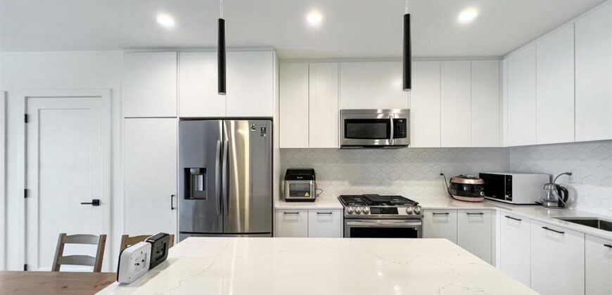 LANGLEY – 2 BEDROOM, 2 BATHROOM + DEN CONDO