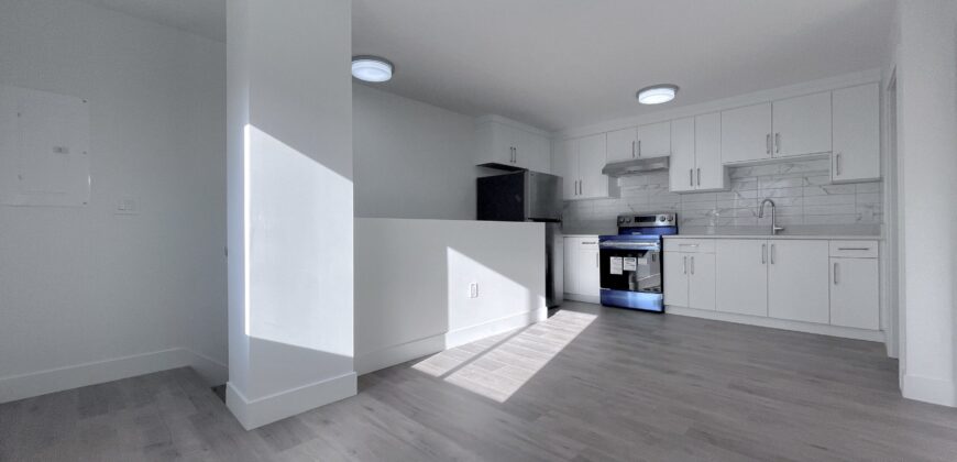 WHITE ROCK – 1 BED 1 BATH COACH HOME