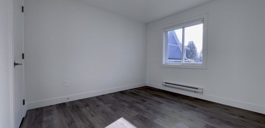 WHITE ROCK – 1 BED 1 BATH COACH HOME