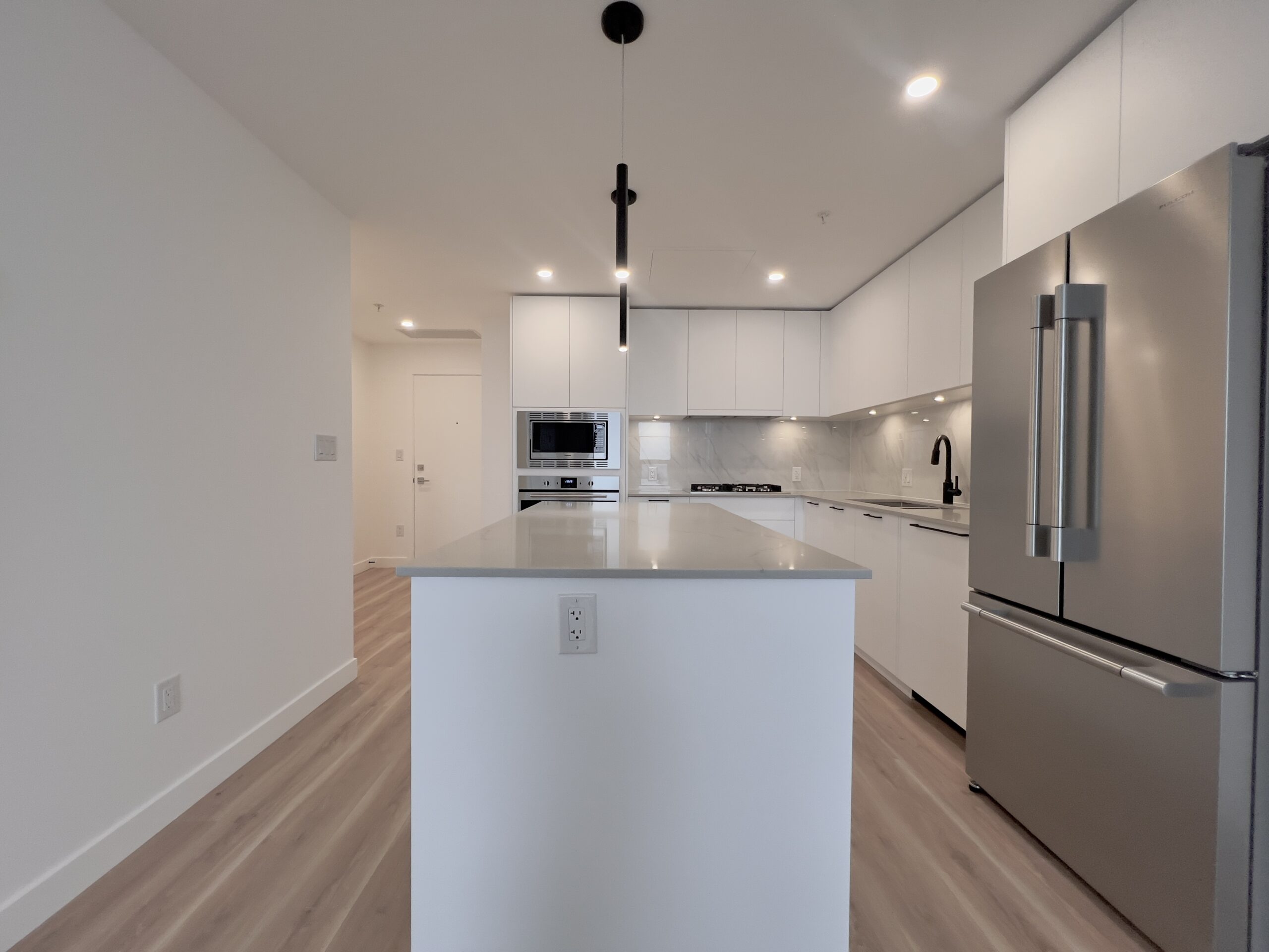 BRAND NEW LANGLEY – 1 BEDROOM, 1 BATHROOM CONDO (PET FRIENDLY)