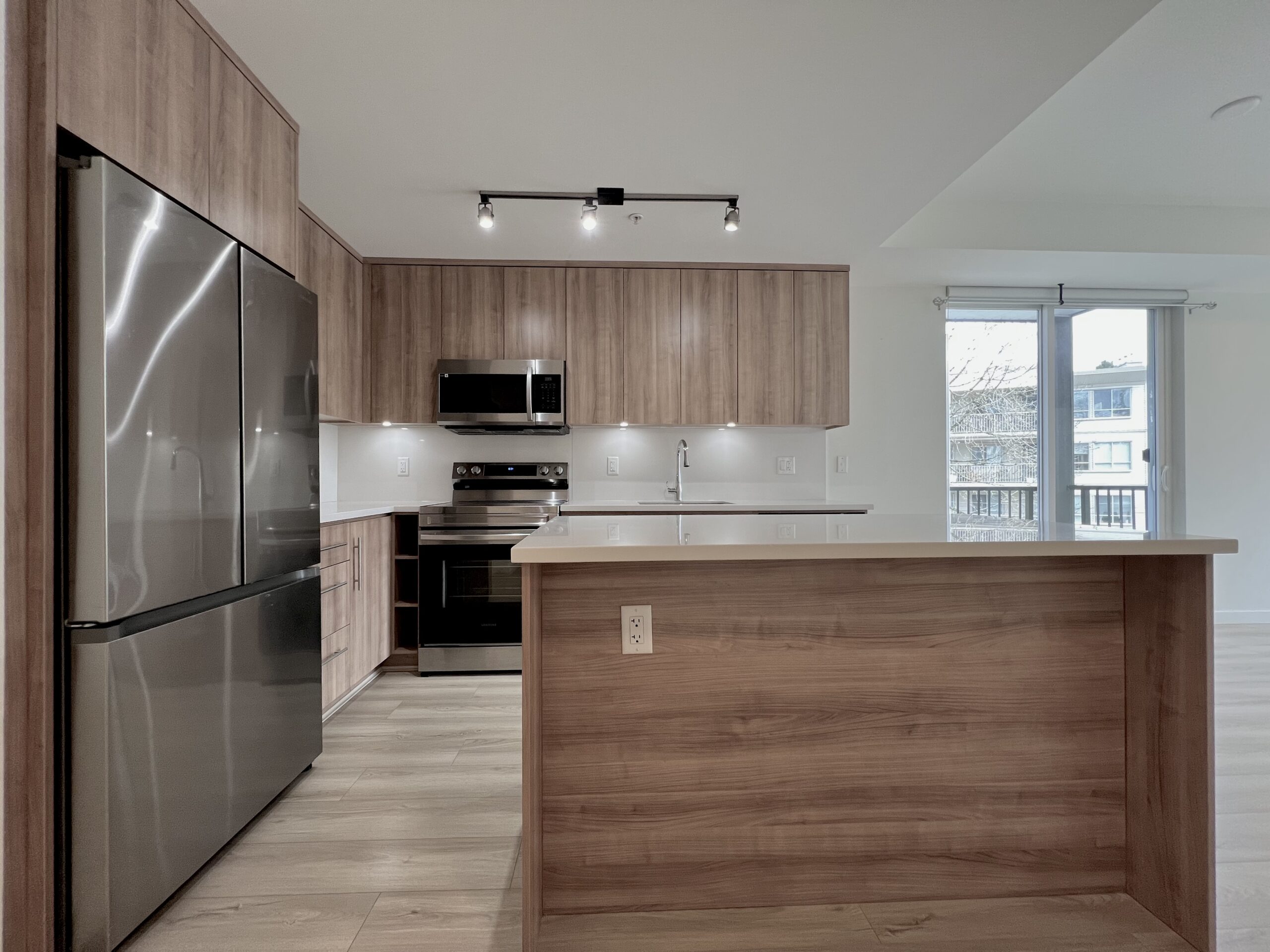 LANGLEY – 2 BEDROOM, 2 BATHROOM CORNER UNIT CONDO