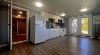 SURREY – GROUND LEVEL BASEMENT SUITE – 3 BEDROOMS, 1 BATHROOM