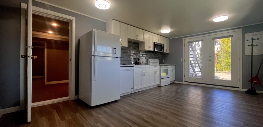 SURREY – GROUND LEVEL BASEMENT SUITE – 3 BEDROOMS, 1 BATHROOM