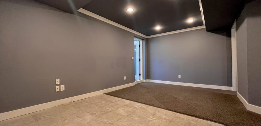 SURREY – GROUND LEVEL BASEMENT SUITE – 3 BEDROOMS, 1 BATHROOM