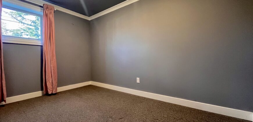 SURREY – GROUND LEVEL BASEMENT SUITE – 3 BEDROOMS, 1 BATHROOM