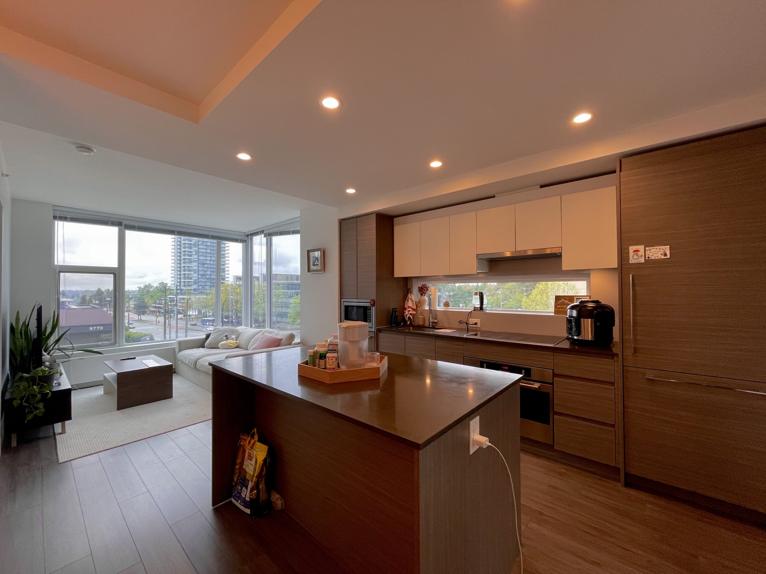 SURREY – 2 BEDROOM, 2 BATHROOM CONDO