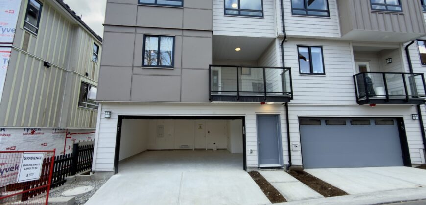 Langley- 4 BEDROOM, 4 BATHROOM TOWNHOUSE