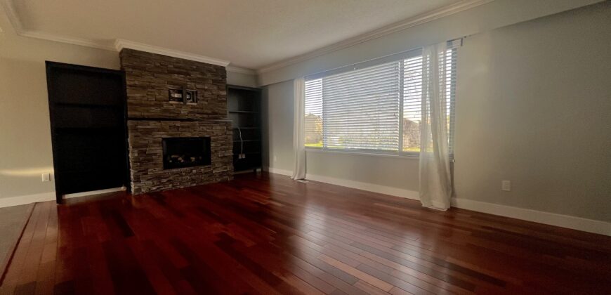 SURREY – UPPER LEVEL HOME – 3 BEDROOMS, 1.5 BATHROOMS
