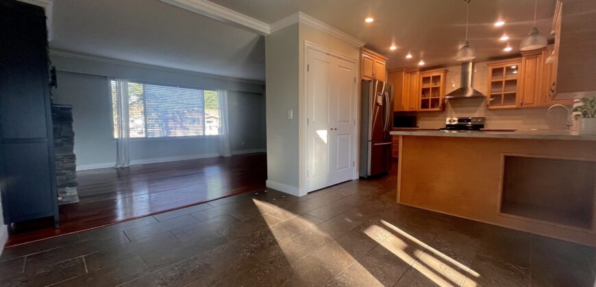 SURREY – UPPER LEVEL HOME – 3 BEDROOMS, 1.5 BATHROOMS