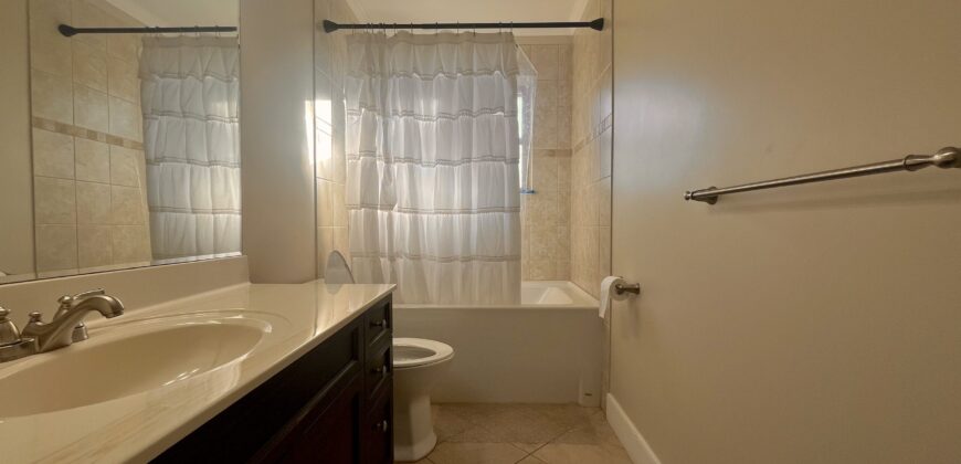 SURREY – UPPER LEVEL HOME – 3 BEDROOMS, 1.5 BATHROOMS