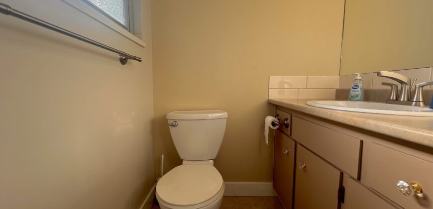 SURREY – UPPER LEVEL HOME – 3 BEDROOMS, 1.5 BATHROOMS