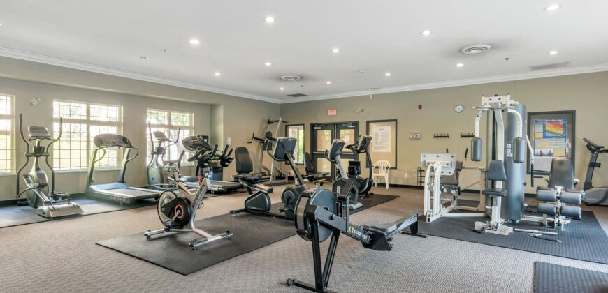 UNFURNISHED 1 BEDROOM, 1 BATHROOM CONDO