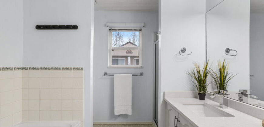 SURREY – 3 BEDROOM, 2 BATHROOM DUPLEX