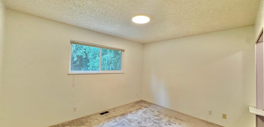 LANGLEY – SPECTACULAR AND FULLY UPDATED – 3 BEDROOMS 2 BATHROOM MAIN FLOOR
