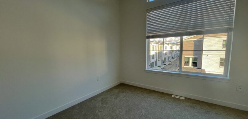 ABBOTSFORD – 2 BEDROOMS, 2.5 BATHROOM + DEN TOWNHOUSE
