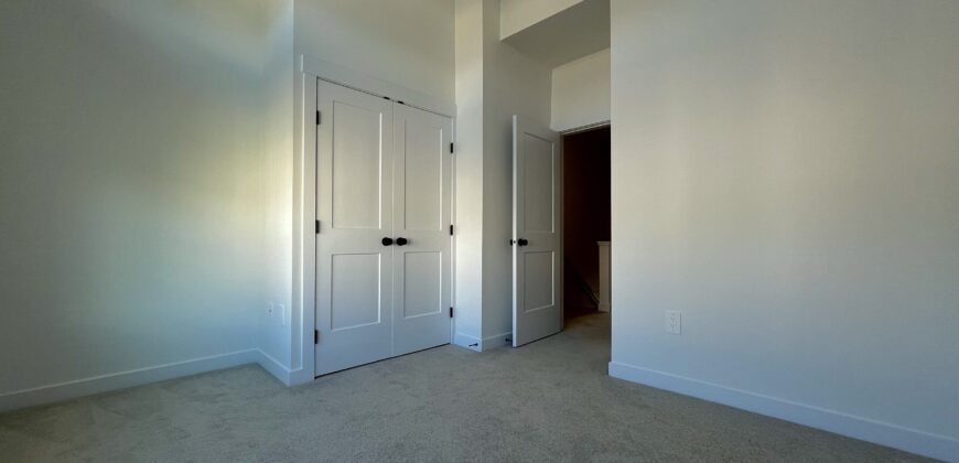 ABBOTSFORD – 2 BEDROOMS, 2.5 BATHROOM + DEN TOWNHOUSE