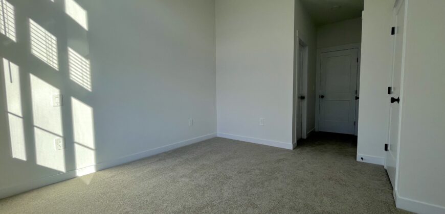 ABBOTSFORD – 2 BEDROOMS, 2.5 BATHROOM + DEN TOWNHOUSE