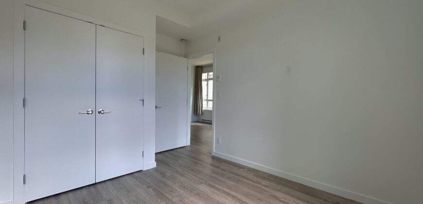 UNFURNISHED 2 BEDROOM, 1 BATHROOM CONDO
