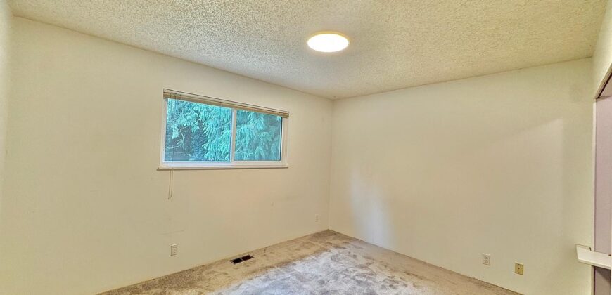 LANGLEY – SPECTACULAR AND FULLY UPDATED – 3 BEDROOMS 2 BATHROOM MAIN FLOOR