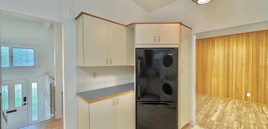LANGLEY – SPECTACULAR AND FULLY UPDATED – 3 BEDROOMS 2 BATHROOM MAIN FLOOR