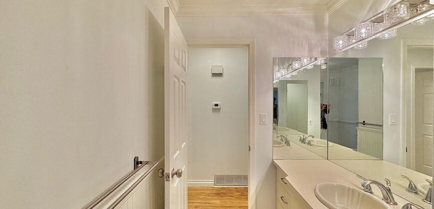 LANGLEY – SPECTACULAR AND FULLY UPDATED – 3 BEDROOMS 2 BATHROOM MAIN FLOOR