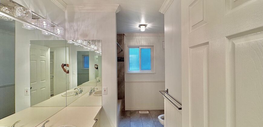 LANGLEY – SPECTACULAR AND FULLY UPDATED – 3 BEDROOMS 2 BATHROOM MAIN FLOOR