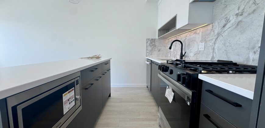 SURREY – BRAND NEW TOP FLOOR 1 BEDROOM, 1 BATHROOM + DEN CONDO