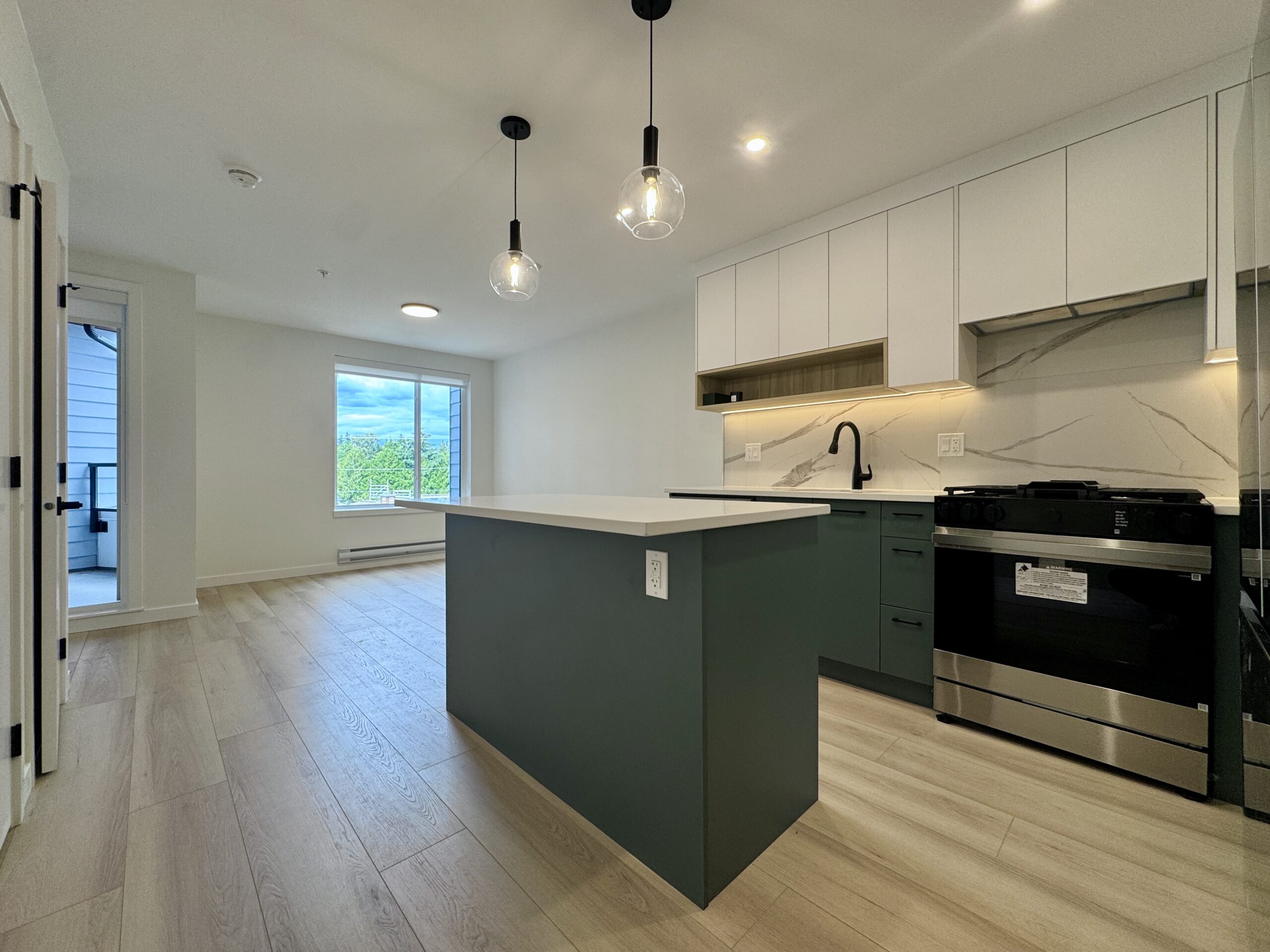 SURREY – BRAND NEW JR. 2 BEDROOM, 1 BATHROOM CONDO