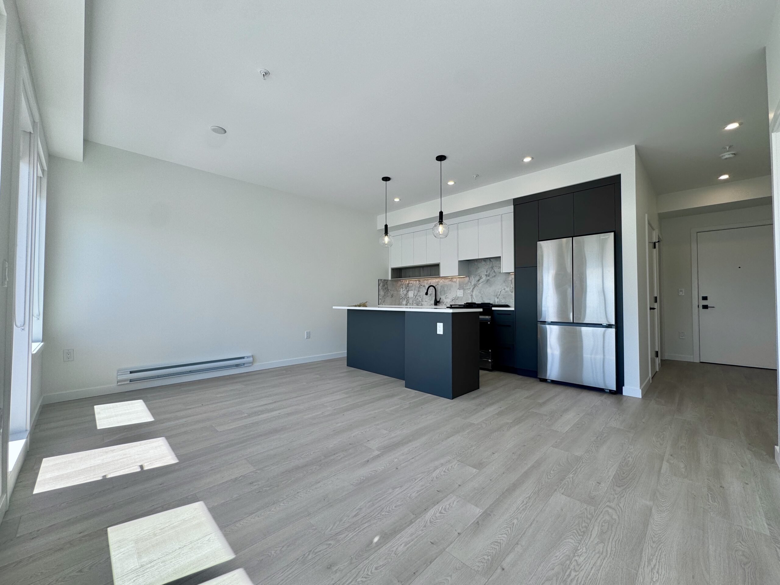 SURREY – BRAND NEW TOP FLOOR 1 BEDROOM, 1 BATHROOM + DEN CONDO