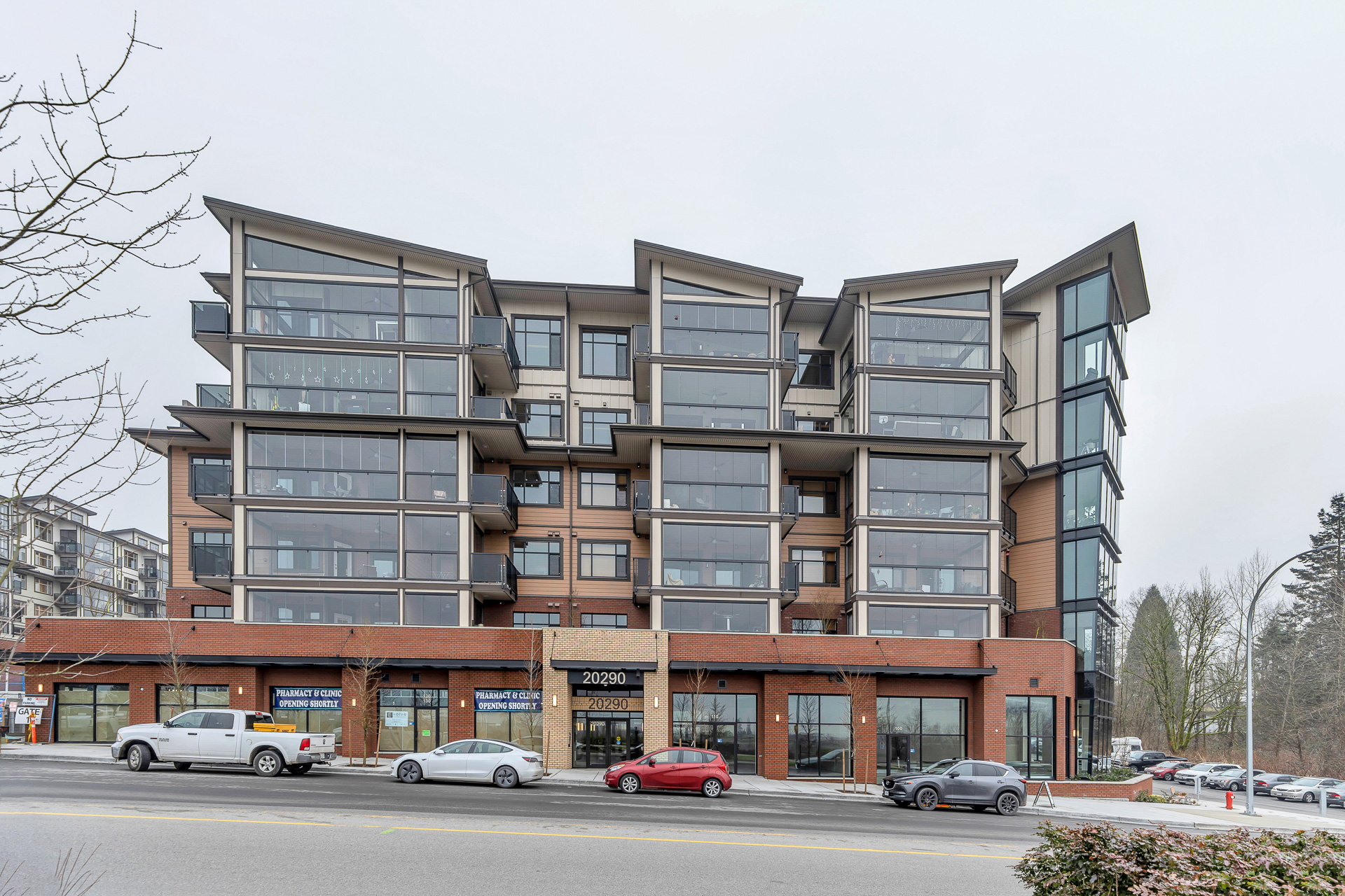 LANGLEY – 3 BEDROOM, 2 BATHROOM + FLEX ROOM AND RETRACTABLE SOLARIUM – CONDO