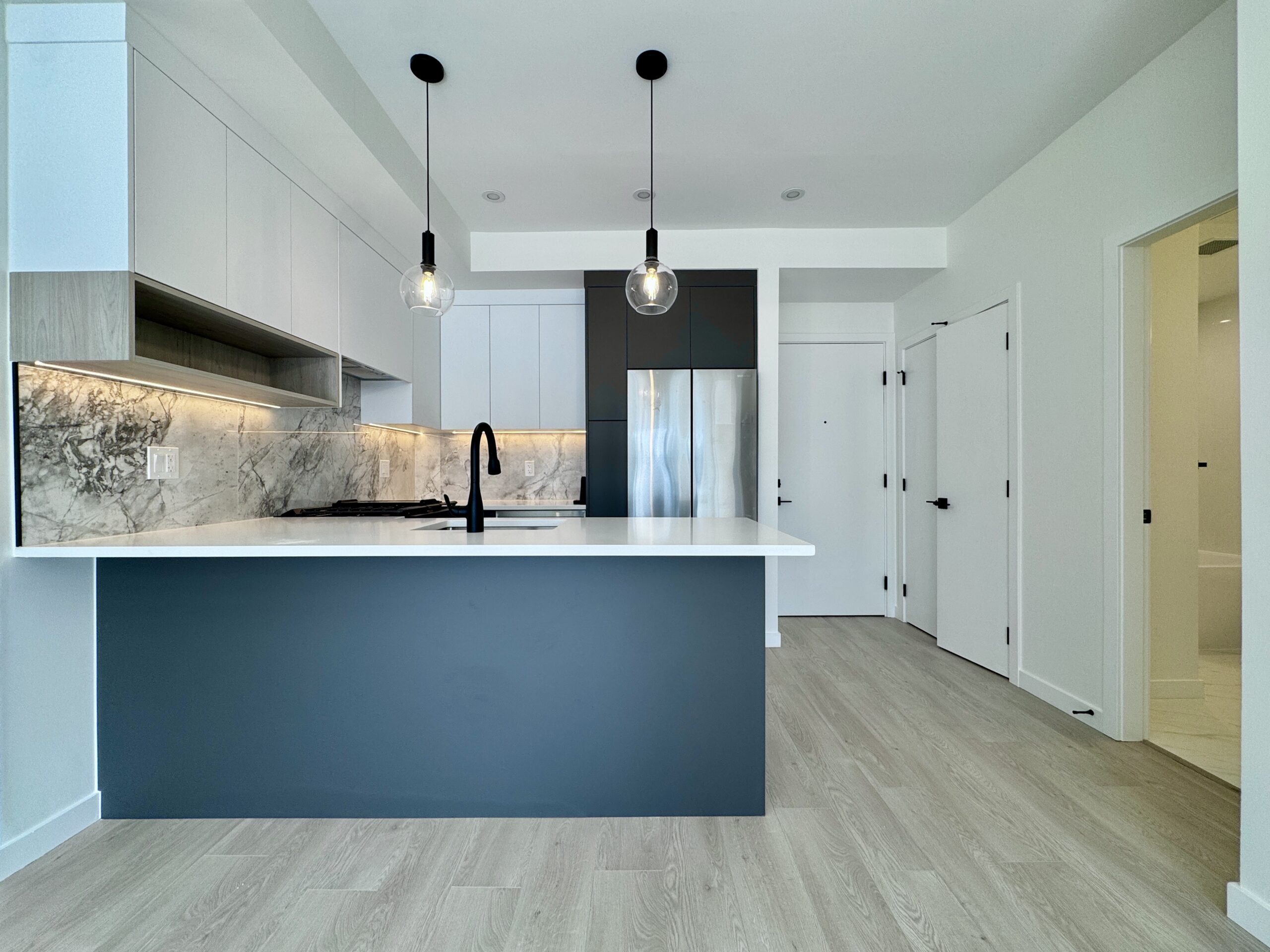 Surrey – Brand New 1 Bedroom + Den, 1 Bathroom Condo for Rent