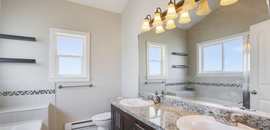 CLAYTON – 4 BEDROOM + 3 BATHROOM HOME