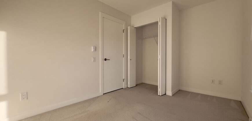 SURREY – 2 BEDROOM, 2.5 BATHROOM & DEN TOWNHOUSE