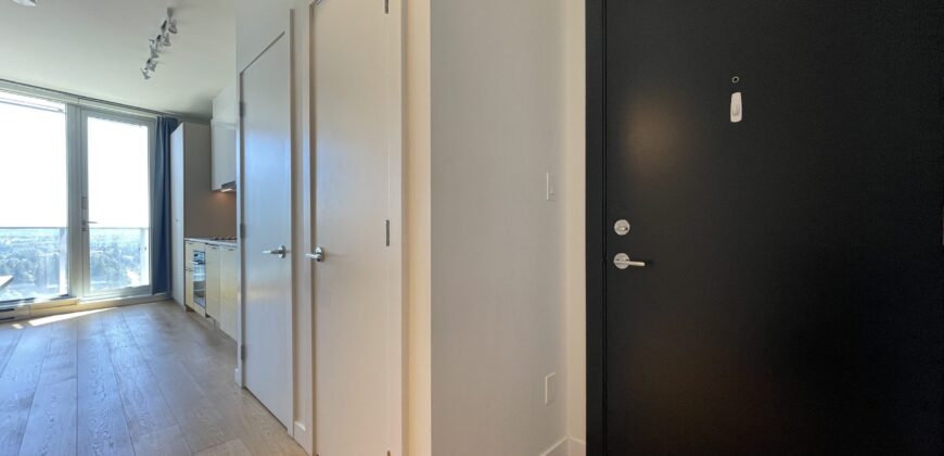 SURREY – STUDIO + 1 BATHROOM CONDO