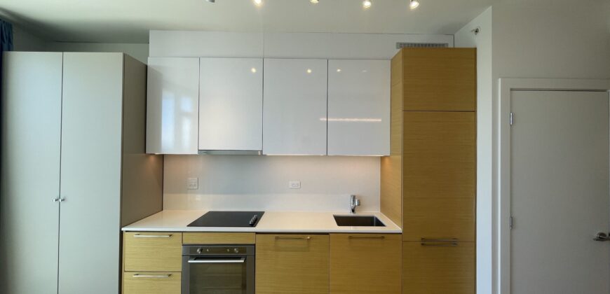 SURREY – STUDIO + 1 BATHROOM CONDO