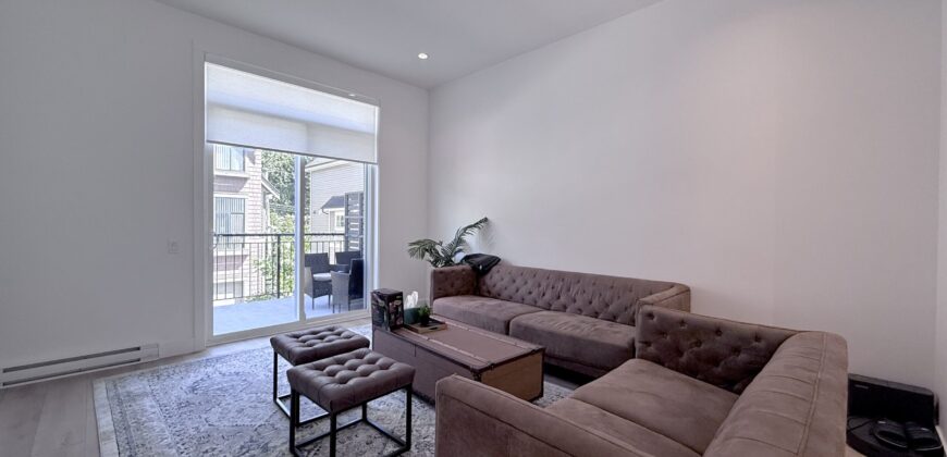 SURREY- 3 BEDROOM, 2 BATHROOM TOWNHOUSE