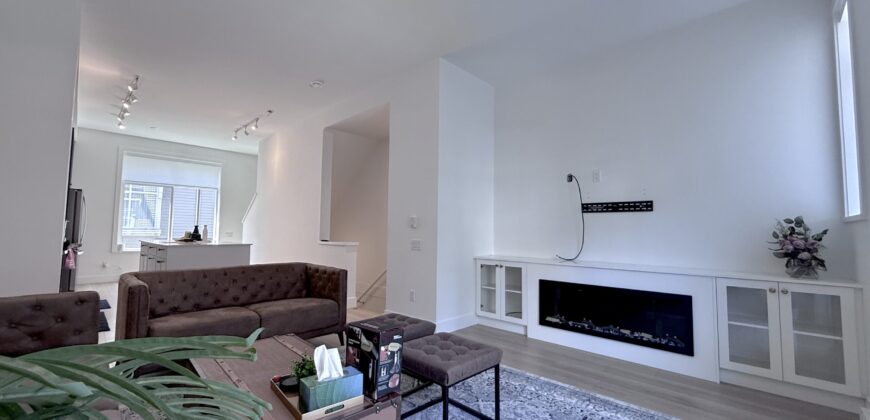 SURREY- 3 BEDROOM, 2 BATHROOM TOWNHOUSE