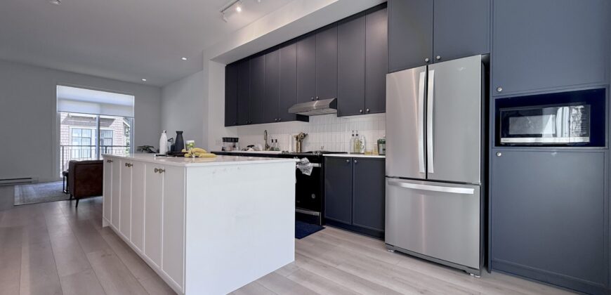 SURREY- 3 BEDROOM, 2 BATHROOM TOWNHOUSE