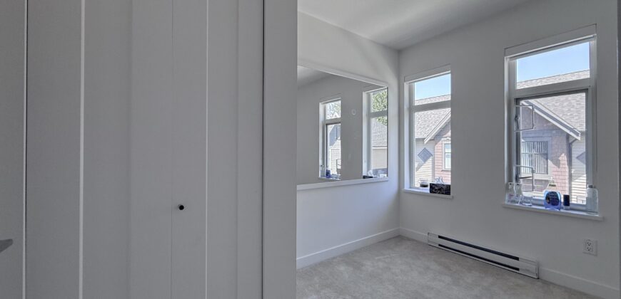 SURREY- 3 BEDROOM, 2 BATHROOM TOWNHOUSE