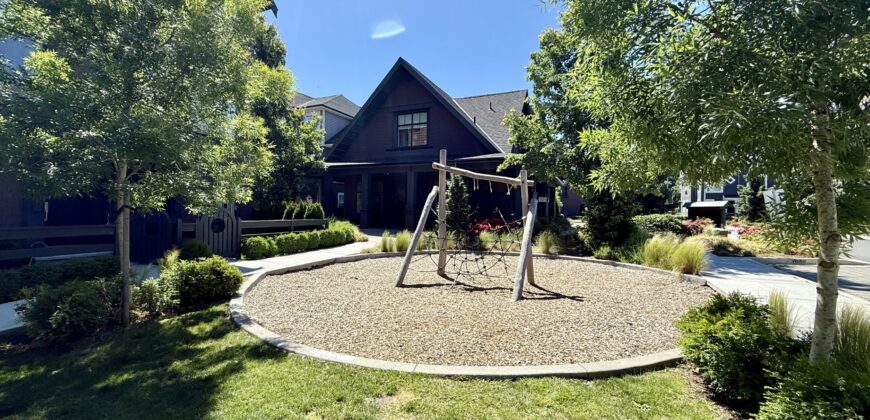 SURREY- 3 BEDROOM, 2 BATHROOM TOWNHOUSE