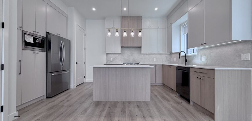 SURREY- 3 BEDROOM, 2.5 BATHROOM DUPLEX